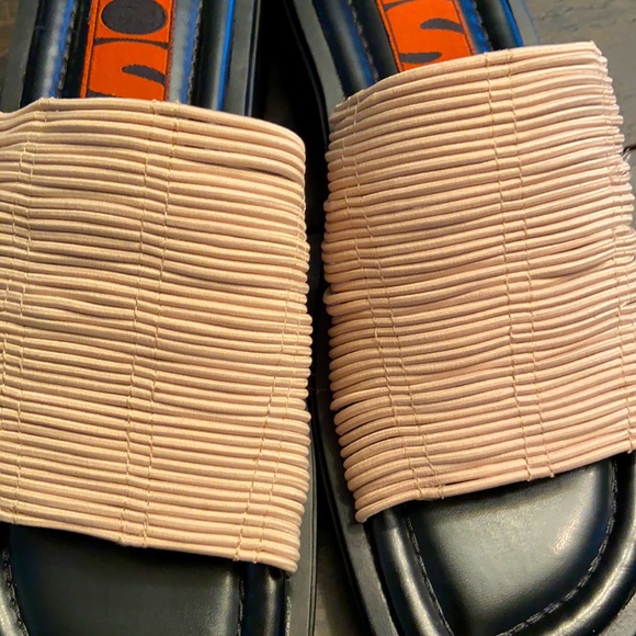 Inspired Sole By Arteffects Women’s Slip-On Sandal - Picture 7 of 9